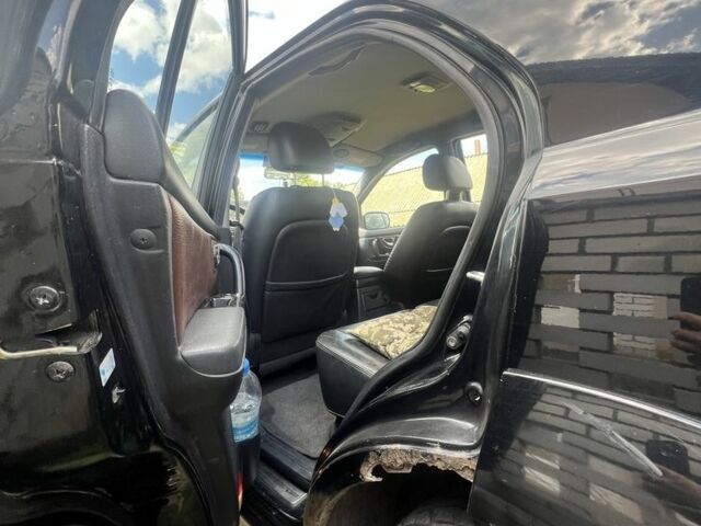 Черный Киа Соренто, объемом двигателя 2.5 л и пробегом 280 тыс. км за 4499 $, фото 12 на Automoto.ua