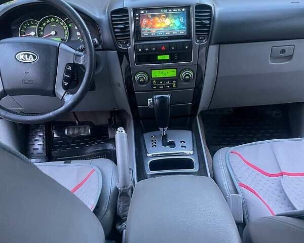 Черный Киа Соренто, объемом двигателя 2.5 л и пробегом 250 тыс. км за 8200 $, фото 23 на Automoto.ua