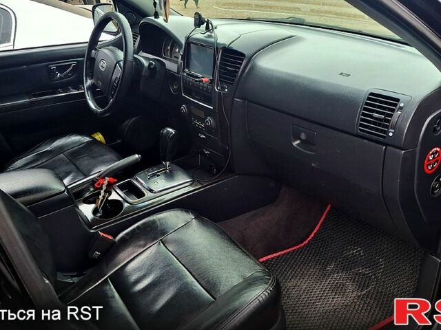 Черный Киа Соренто, объемом двигателя 2.5 л и пробегом 256 тыс. км за 6200 $, фото 3 на Automoto.ua