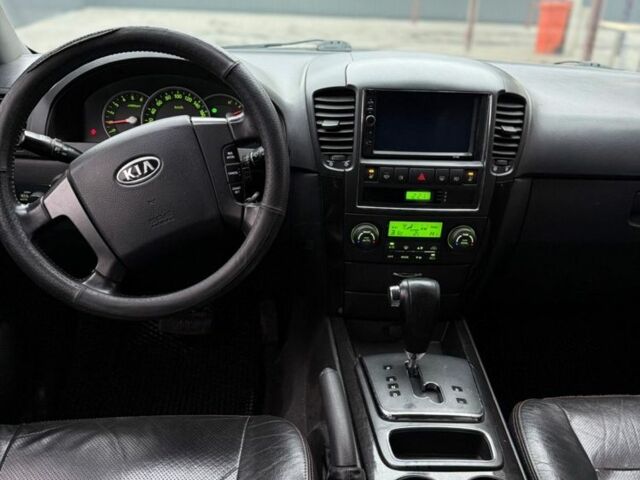 Черный Киа Соренто, объемом двигателя 2.4 л и пробегом 261 тыс. км за 6900 $, фото 9 на Automoto.ua