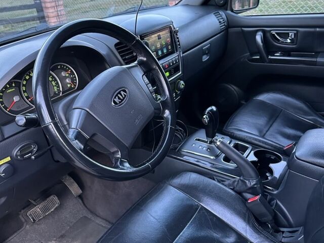 Чорний Кіа Соренто, об'ємом двигуна 2.5 л та пробігом 250 тис. км за 5300 $, фото 7 на Automoto.ua