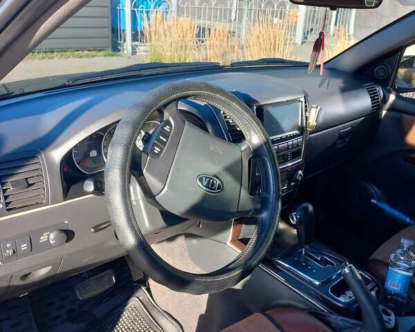 Чорний Кіа Соренто, об'ємом двигуна 2.5 л та пробігом 310 тис. км за 9000 $, фото 9 на Automoto.ua