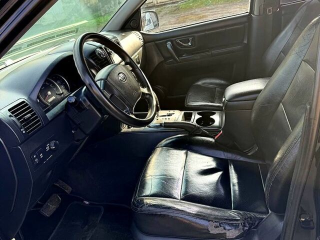 Черный Киа Соренто, объемом двигателя 2.5 л и пробегом 258 тыс. км за 4500 $, фото 6 на Automoto.ua