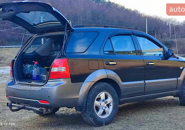 Черный Киа Соренто, объемом двигателя 2.5 л и пробегом 224 тыс. км за 7500 $, фото 3 на Automoto.ua