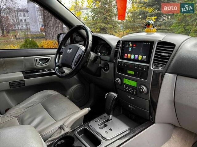 Чорний Кіа Соренто, об'ємом двигуна 2.5 л та пробігом 226 тис. км за 8490 $, фото 31 на Automoto.ua