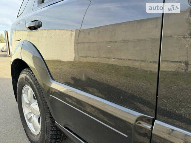 Черный Киа Соренто, объемом двигателя 2.5 л и пробегом 291 тыс. км за 9000 $, фото 6 на Automoto.ua