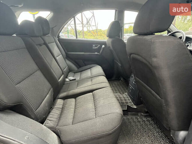 Чорний Кіа Соренто, об'ємом двигуна 2.5 л та пробігом 240 тис. км за 8999 $, фото 20 на Automoto.ua