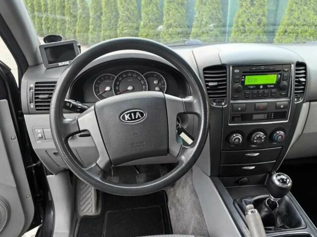 Черный Киа Соренто, объемом двигателя 2.5 л и пробегом 328 тыс. км за 3850 $, фото 9 на Automoto.ua