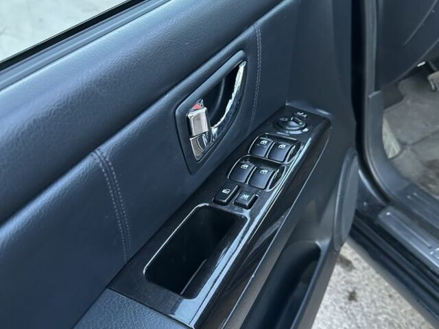 Чорний Кіа Соренто, об'ємом двигуна 2.5 л та пробігом 250 тис. км за 5300 $, фото 9 на Automoto.ua