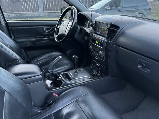 Чорний Кіа Соренто, об'ємом двигуна 2.5 л та пробігом 250 тис. км за 5300 $, фото 6 на Automoto.ua