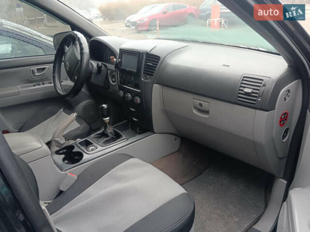 Чорний Кіа Соренто, об'ємом двигуна 2.5 л та пробігом 300 тис. км за 8300 $, фото 16 на Automoto.ua