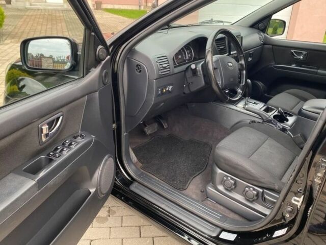 Черный Киа Соренто, объемом двигателя 2.5 л и пробегом 246 тыс. км за 3800 $, фото 5 на Automoto.ua