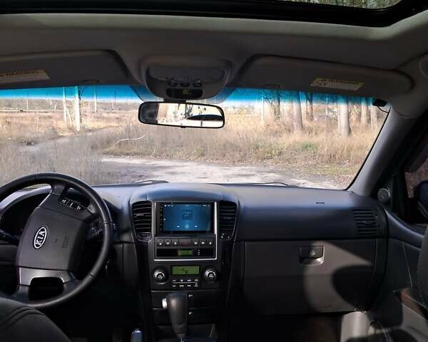 Черный Киа Соренто, объемом двигателя 2.5 л и пробегом 282 тыс. км за 8300 $, фото 9 на Automoto.ua