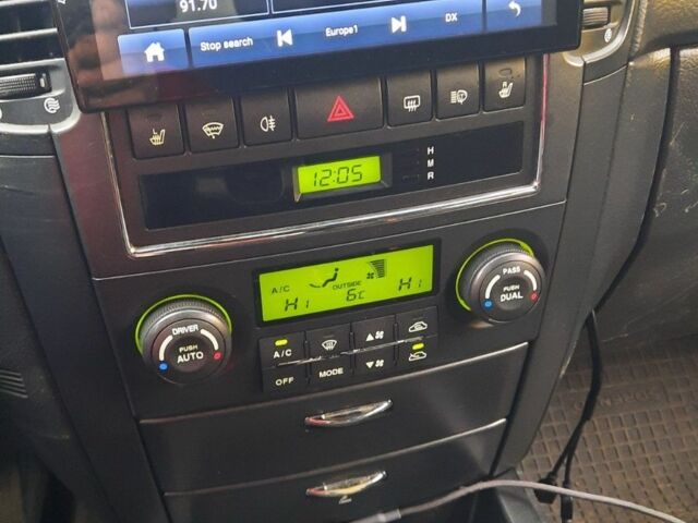 Черный Киа Соренто, объемом двигателя 2.5 л и пробегом 250 тыс. км за 4870 $, фото 13 на Automoto.ua