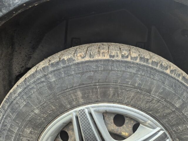 Черный Киа Соренто, объемом двигателя 2.5 л и пробегом 290 тыс. км за 4300 $, фото 6 на Automoto.ua