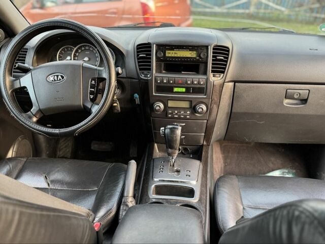 Черный Киа Соренто, объемом двигателя 2.5 л и пробегом 290 тыс. км за 5200 $, фото 15 на Automoto.ua