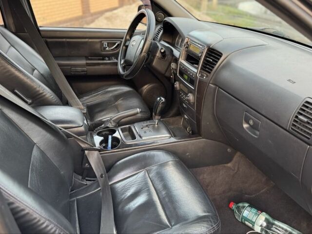 Черный Киа Соренто, объемом двигателя 2.5 л и пробегом 290 тыс. км за 5200 $, фото 14 на Automoto.ua