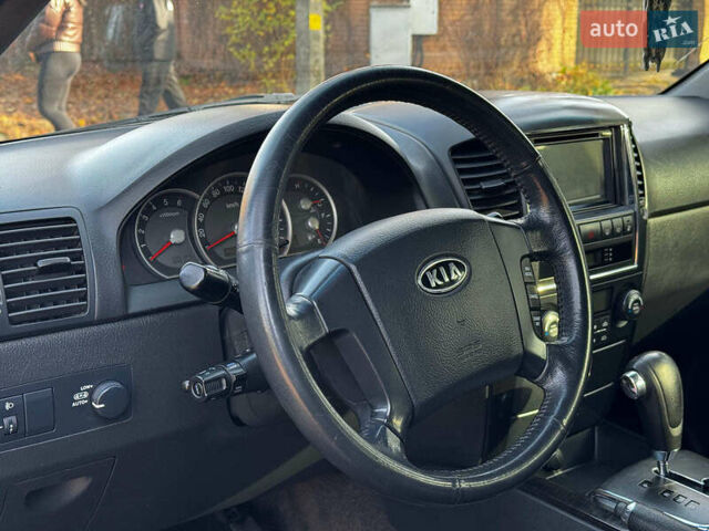 Черный Киа Соренто, объемом двигателя 2.5 л и пробегом 140 тыс. км за 8190 $, фото 12 на Automoto.ua