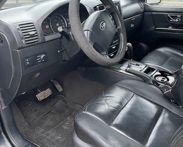 Черный Киа Соренто, объемом двигателя 2.5 л и пробегом 203 тыс. км за 8700 $, фото 6 на Automoto.ua