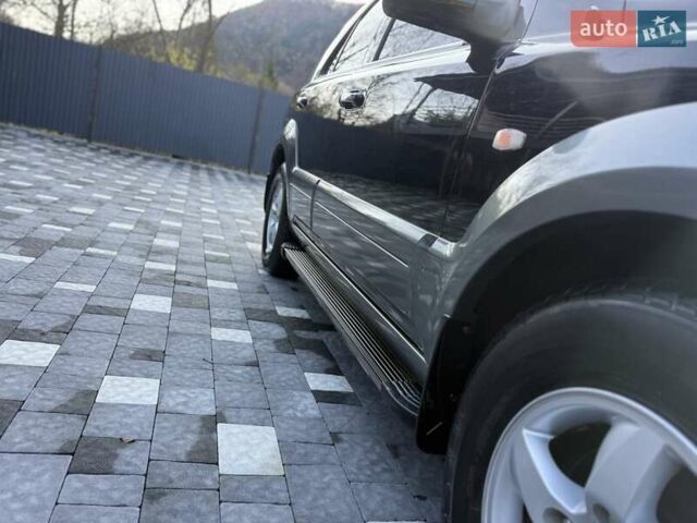 Черный Киа Соренто, объемом двигателя 2.5 л и пробегом 208 тыс. км за 8200 $, фото 27 на Automoto.ua