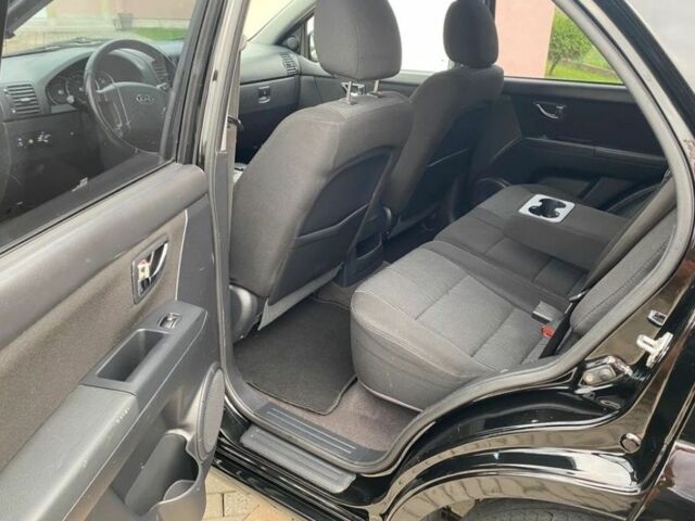 Черный Киа Соренто, объемом двигателя 2.5 л и пробегом 246 тыс. км за 3800 $, фото 6 на Automoto.ua