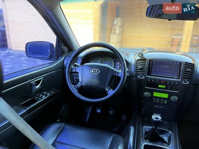 Черный Киа Соренто, объемом двигателя 2.5 л и пробегом 208 тыс. км за 8200 $, фото 55 на Automoto.ua