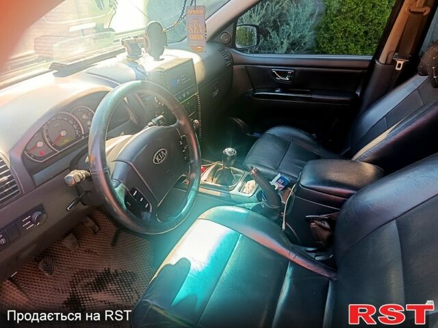 Черный Киа Соренто, объемом двигателя 2.5 л и пробегом 370 тыс. км за 4000 $, фото 4 на Automoto.ua