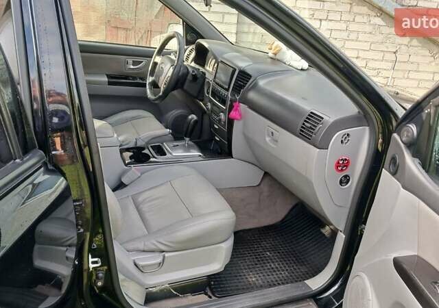 Черный Киа Соренто, объемом двигателя 2.5 л и пробегом 186 тыс. км за 8000 $, фото 6 на Automoto.ua