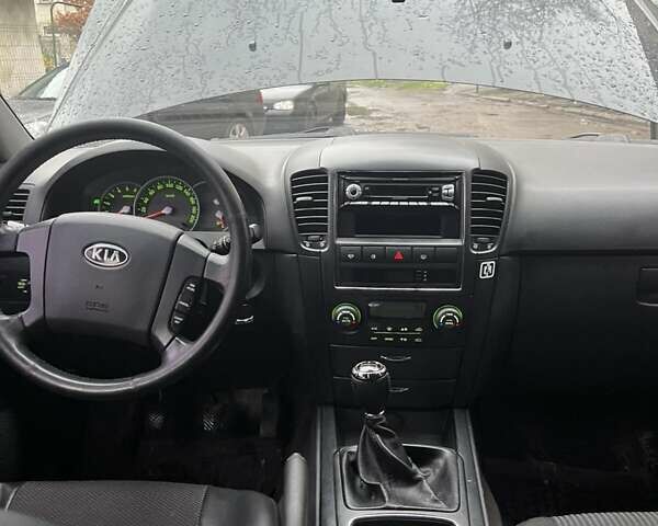 Чорний Кіа Соренто, об'ємом двигуна 2.5 л та пробігом 242 тис. км за 7400 $, фото 14 на Automoto.ua