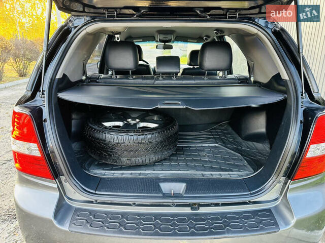 Черный Киа Соренто, объемом двигателя 2.5 л и пробегом 139 тыс. км за 8650 $, фото 33 на Automoto.ua