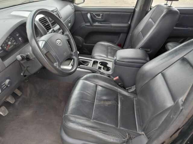 Черный Киа Соренто, объемом двигателя 2.5 л и пробегом 250 тыс. км за 3600 $, фото 6 на Automoto.ua