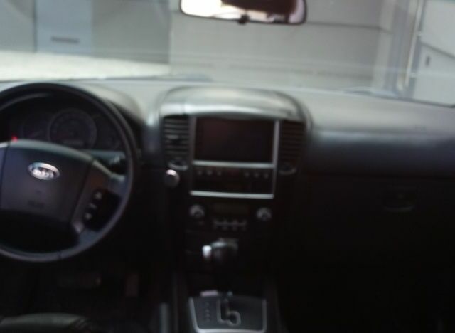 Черный Киа Соренто, объемом двигателя 2.5 л и пробегом 300 тыс. км за 8000 $, фото 5 на Automoto.ua