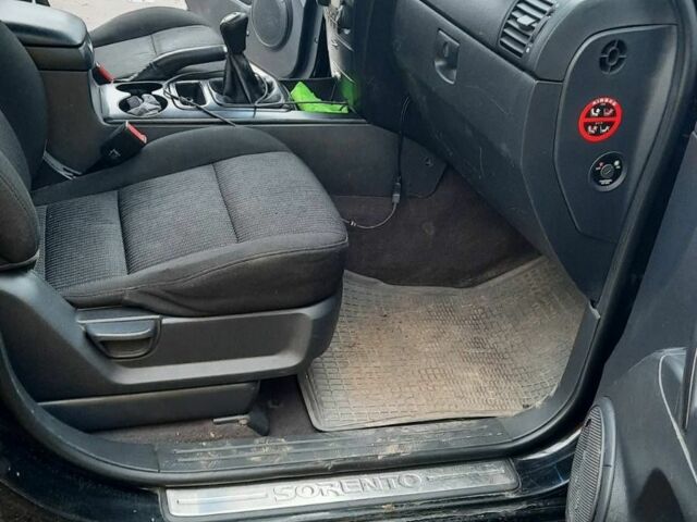 Черный Киа Соренто, объемом двигателя 2.5 л и пробегом 250 тыс. км за 4870 $, фото 17 на Automoto.ua