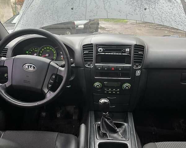 Чорний Кіа Соренто, об'ємом двигуна 2.5 л та пробігом 242 тис. км за 7400 $, фото 22 на Automoto.ua