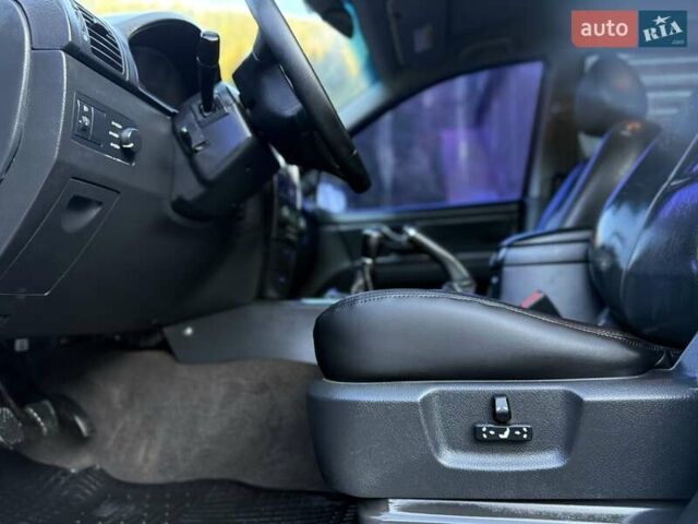 Черный Киа Соренто, объемом двигателя 2.5 л и пробегом 208 тыс. км за 8200 $, фото 49 на Automoto.ua