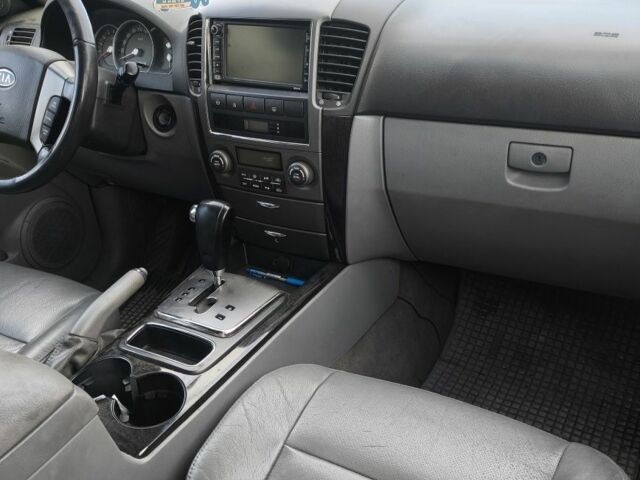 Черный Киа Соренто, объемом двигателя 2.5 л и пробегом 250 тыс. км за 4870 $, фото 7 на Automoto.ua