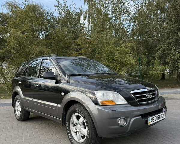 Черный Киа Соренто, объемом двигателя 2.5 л и пробегом 256 тыс. км за 8000 $, фото 1 на Automoto.ua