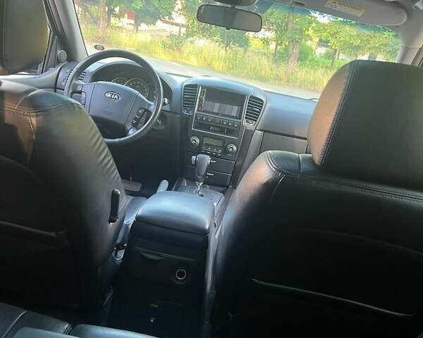 Черный Киа Соренто, объемом двигателя 2.5 л и пробегом 295 тыс. км за 4450 $, фото 9 на Automoto.ua