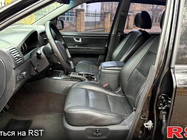 Черный Киа Соренто, объемом двигателя 2.5 л и пробегом 173 тыс. км за 9500 $, фото 5 на Automoto.ua