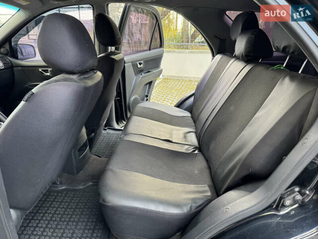 Черный Киа Соренто, объемом двигателя 2.5 л и пробегом 237 тыс. км за 5500 $, фото 14 на Automoto.ua