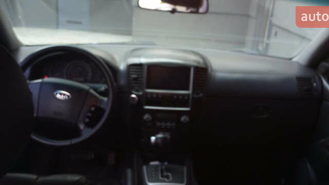 Черный Киа Соренто, объемом двигателя 2.5 л и пробегом 260 тыс. км за 7900 $, фото 6 на Automoto.ua