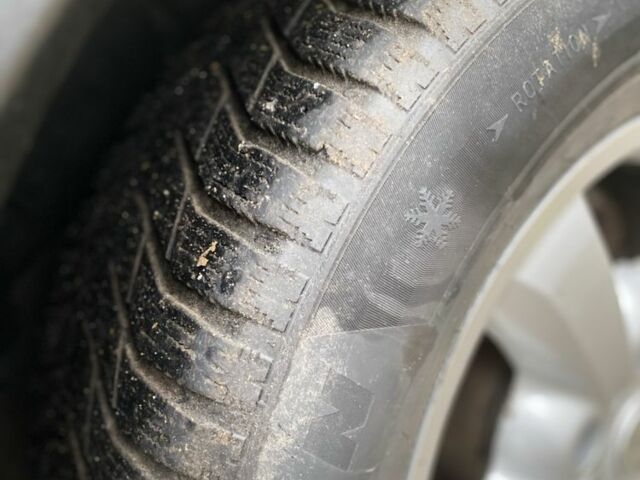 Чорний Кіа Соренто, об'ємом двигуна 2.5 л та пробігом 250 тис. км за 4100 $, фото 7 на Automoto.ua