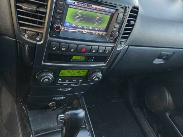 Черный Киа Соренто, объемом двигателя 2.5 л и пробегом 180 тыс. км за 1387 $, фото 16 на Automoto.ua