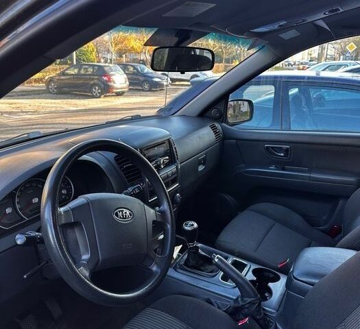 Черный Киа Соренто, объемом двигателя 2.5 л и пробегом 240 тыс. км за 3200 $, фото 6 на Automoto.ua