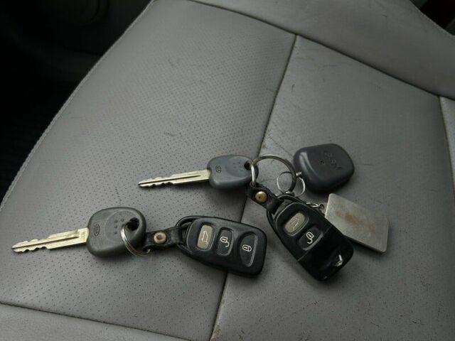 Черный Киа Соренто, объемом двигателя 2.5 л и пробегом 277 тыс. км за 2850 $, фото 15 на Automoto.ua