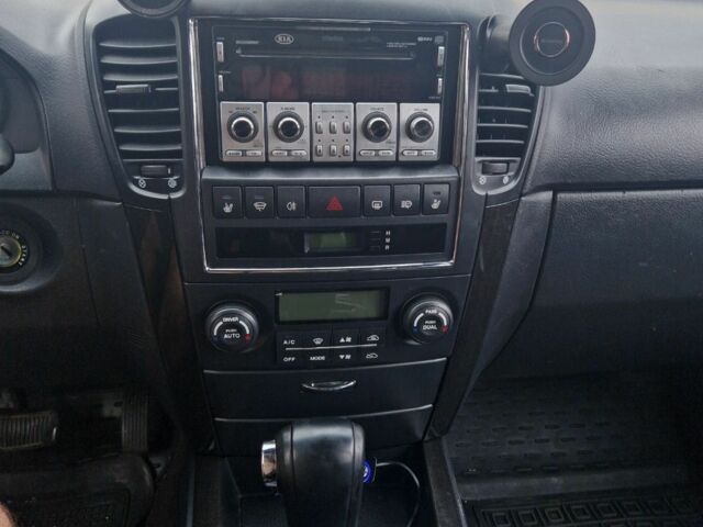 Черный Киа Соренто, объемом двигателя 2.5 л и пробегом 250 тыс. км за 5500 $, фото 7 на Automoto.ua