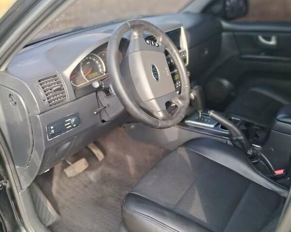 Черный Киа Соренто, объемом двигателя 2.5 л и пробегом 282 тыс. км за 8300 $, фото 4 на Automoto.ua