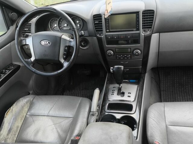 Черный Киа Соренто, объемом двигателя 2.5 л и пробегом 250 тыс. км за 4870 $, фото 6 на Automoto.ua