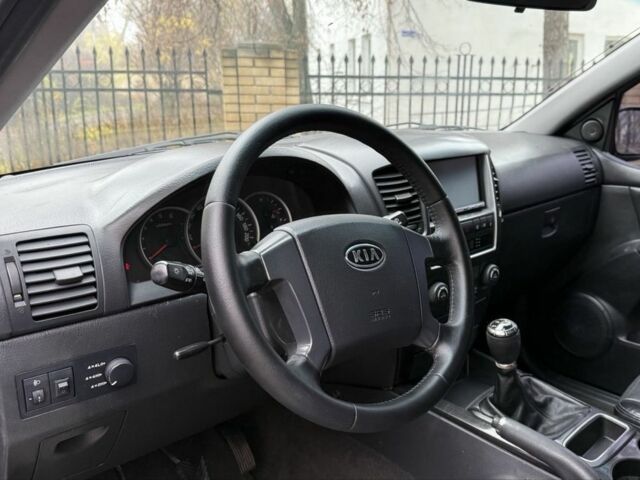 Черный Киа Соренто, объемом двигателя 2.5 л и пробегом 173 тыс. км за 9500 $, фото 13 на Automoto.ua