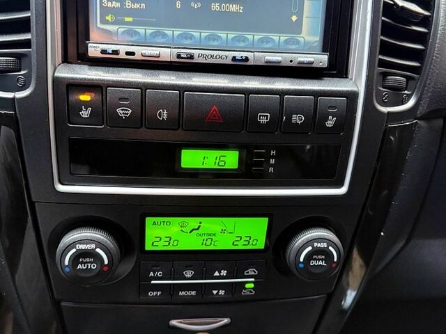 Черный Киа Соренто, объемом двигателя 2.5 л и пробегом 173 тыс. км за 9500 $, фото 7 на Automoto.ua